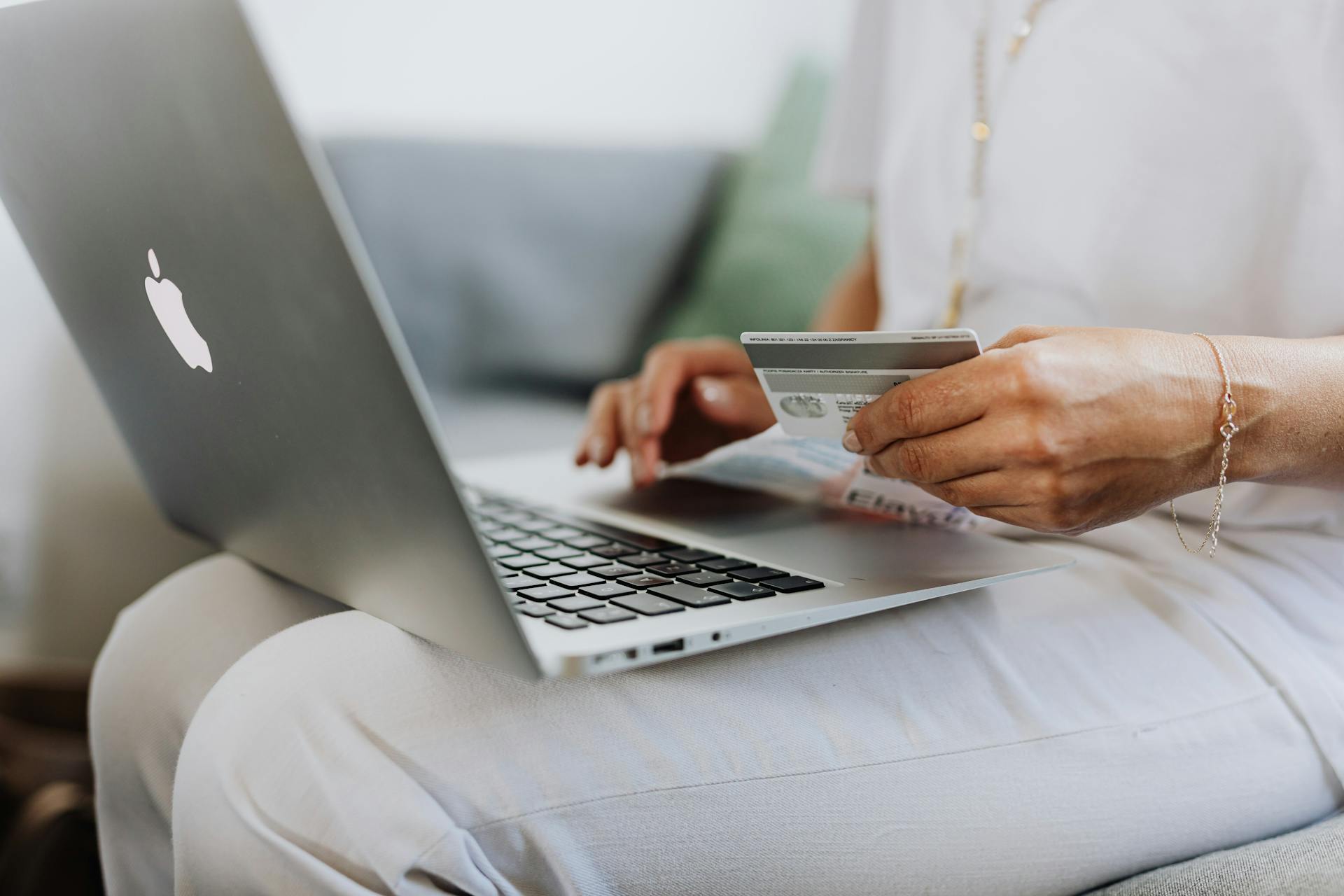 Scaling E-Commerce Businesses with AI Chatbots - Chatloop.io